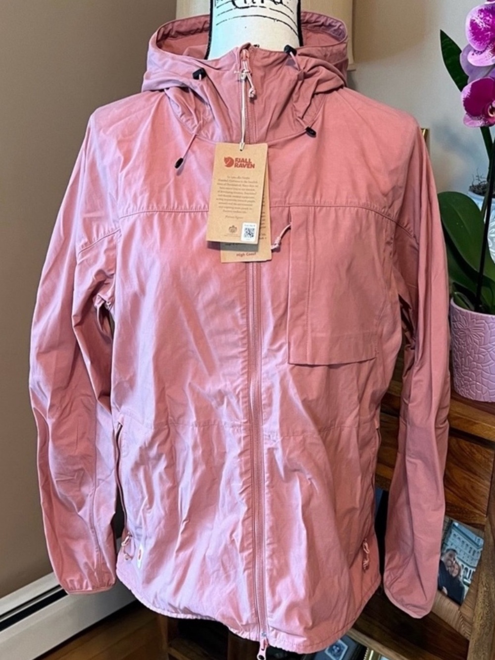Fjallraven High Coast Wind Jacket - Dusty
Rose. Large NWT